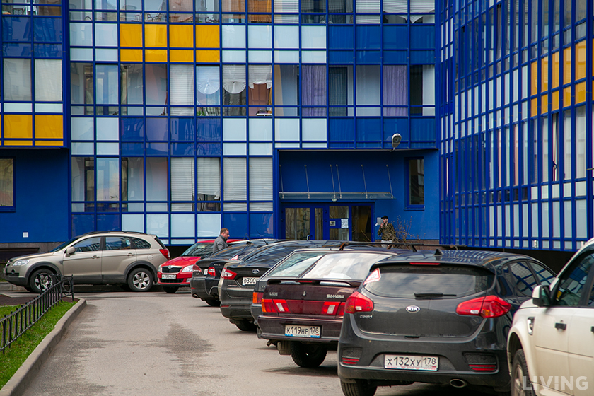 «Парковочные войны» Кудрово: пересесть на метро или купить паркинг?