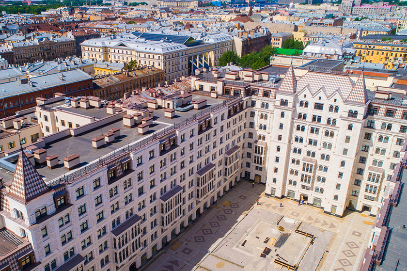В пику бетонным коробкам: стилизованные новостройки Петербурга